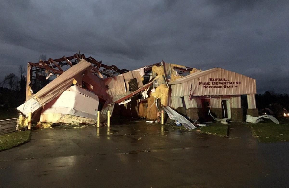 Руйнівні торнадо пронеслись американським штатом Алабама: багато загиблих