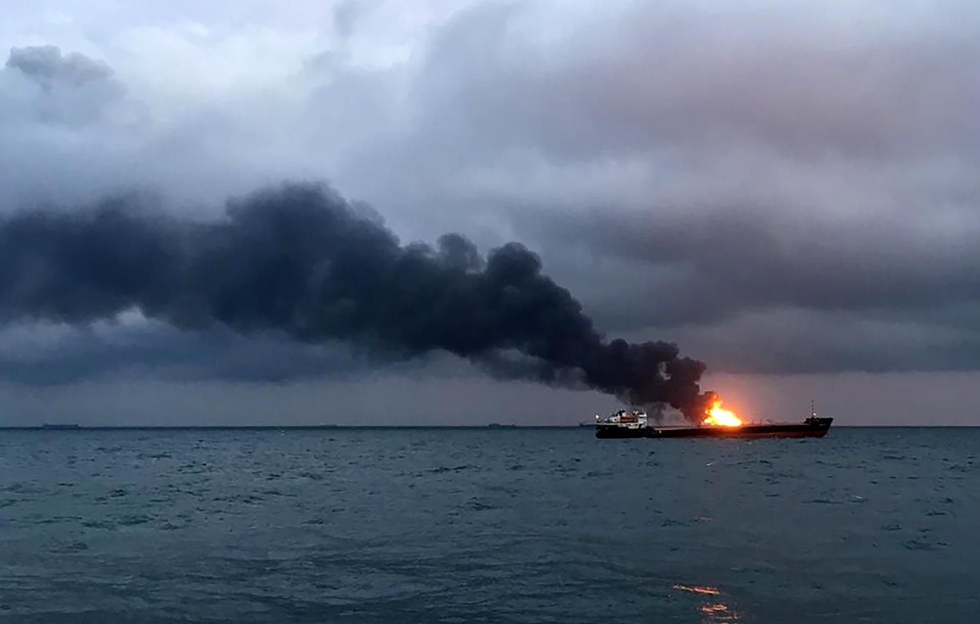 Пожежа на кораблях поблизу Керченської протоки: вогонь на танкерах згас
