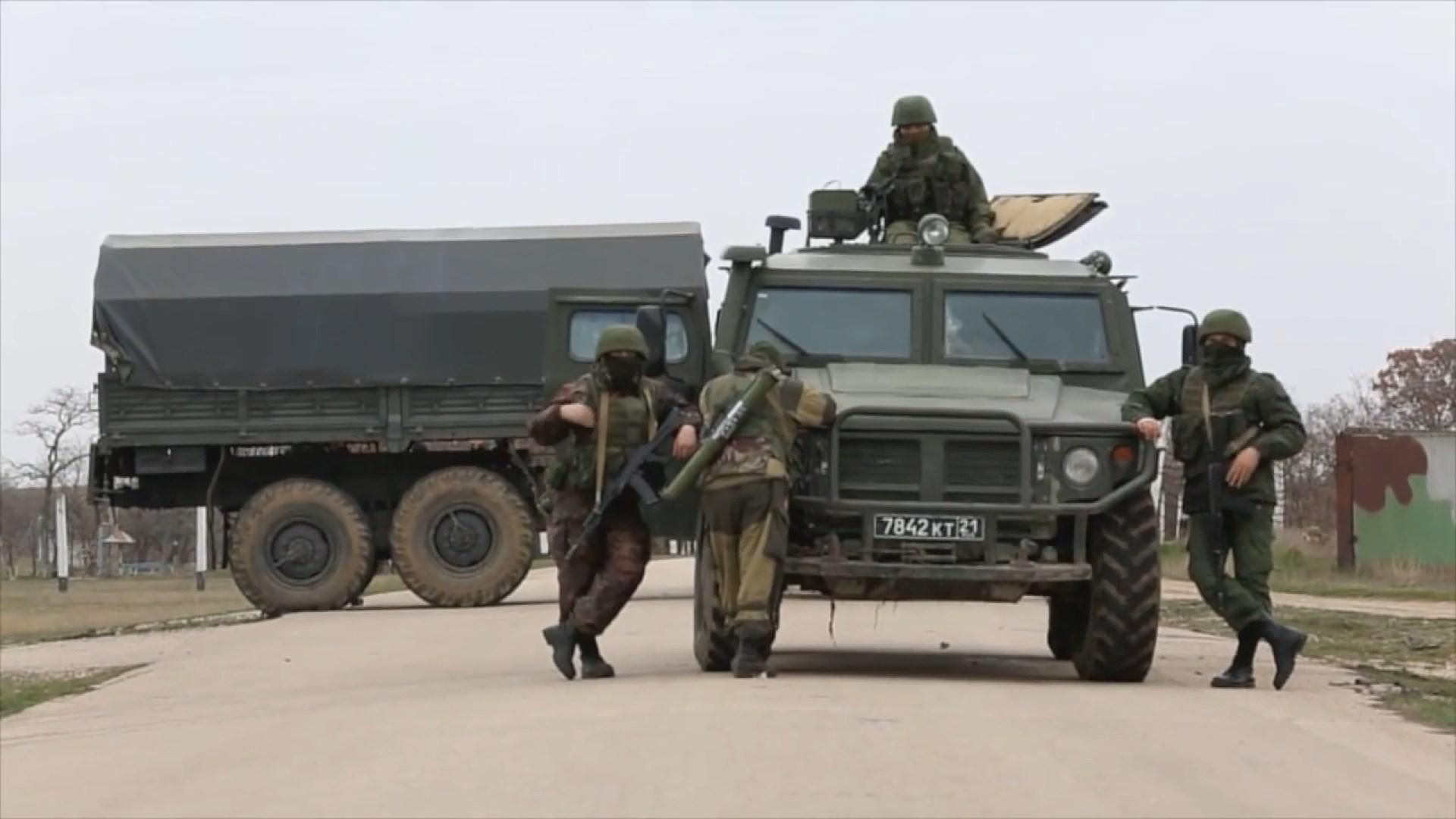 Аннексия Крыма: почему не было команды стрелять по "зеленым человечкам" Аннексия Крыма: почему не было команды стрелять по "зеленым человечкам"