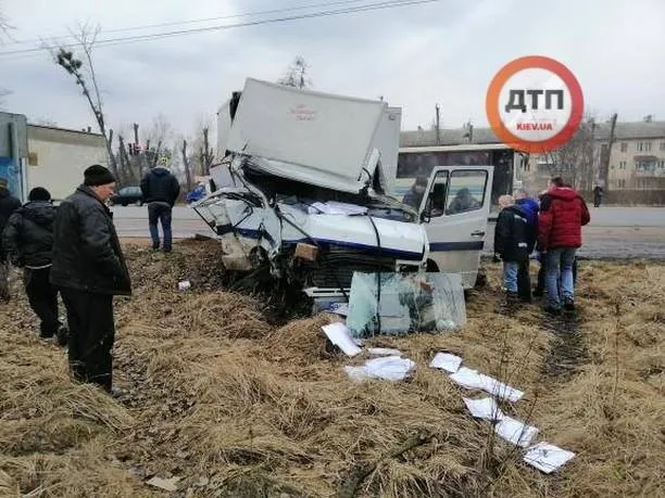 З попередніми даними, постраждав водій та жінка із вантажівки