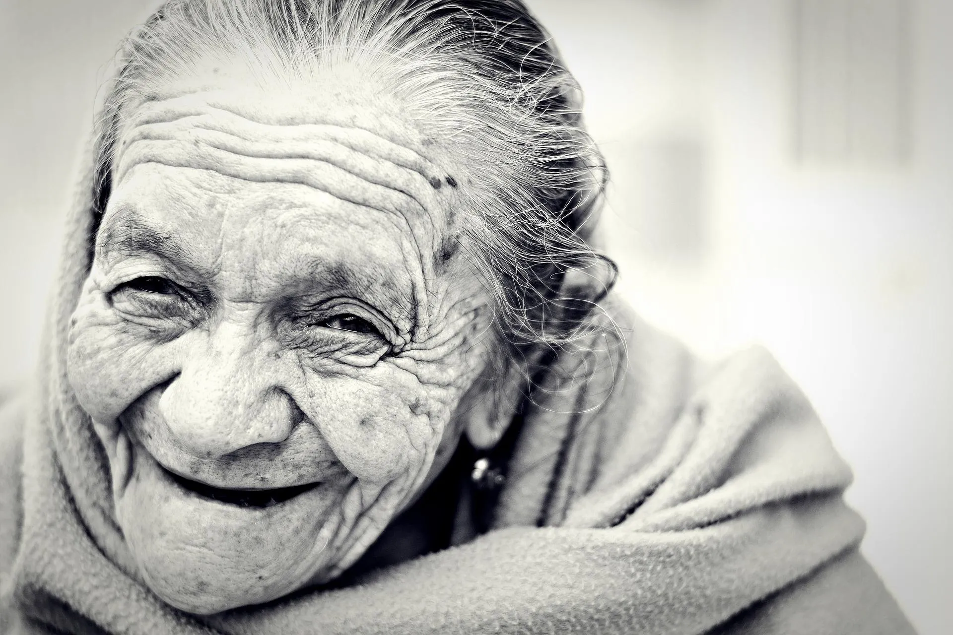 Старі люди бачать світ щасливішим
