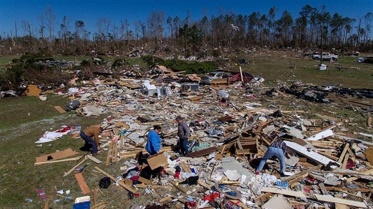 Руйнівні торнадо у США: Алабама оговтується після вбивчої стихії