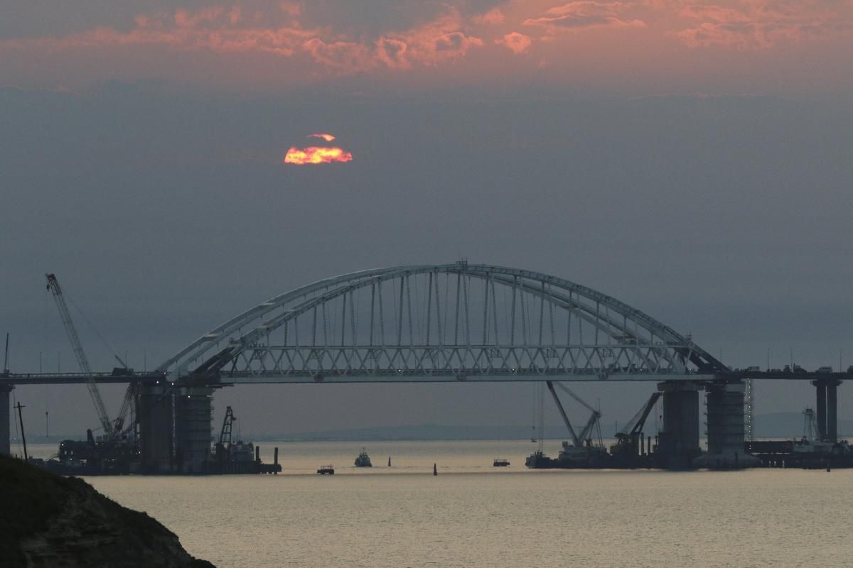 Що бойові катери Росії біля Кримського мосту віщують для України: пояснення правозахисниці