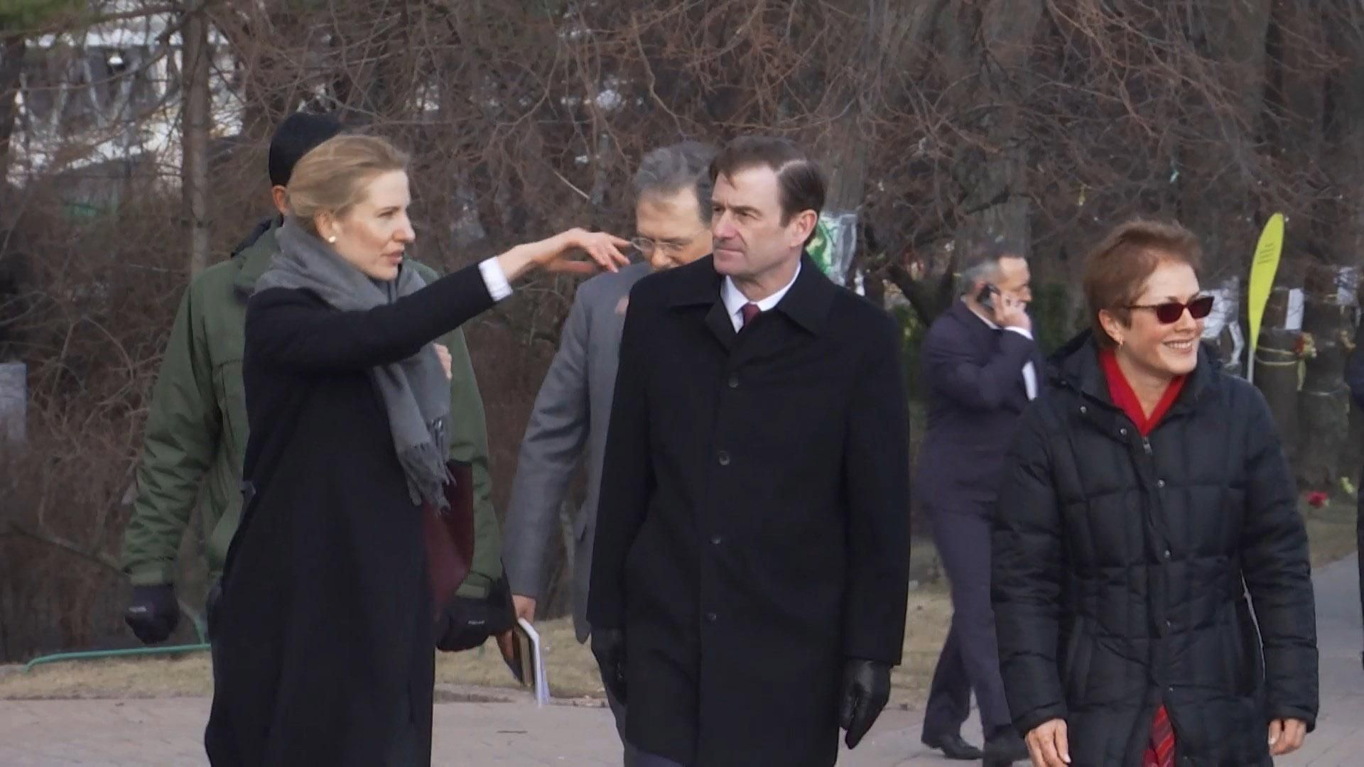 Заместитель госсекретаря США почтил память Героев Небесной Сотни в Киеве