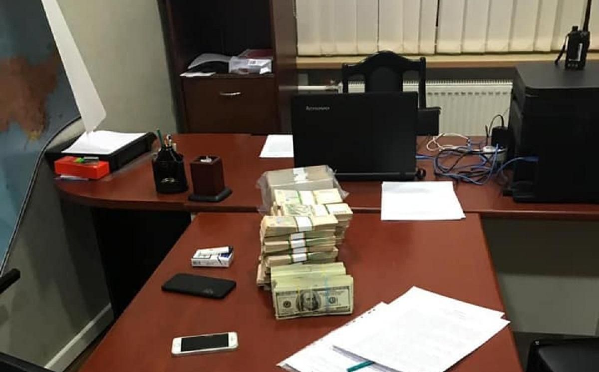 На хабарі Тимошенку за відмову балотуватися затримали голову однієї із політичних партій На хабарі Тимошенку за відмову балотуватися затримали голову однієї із політичних партій