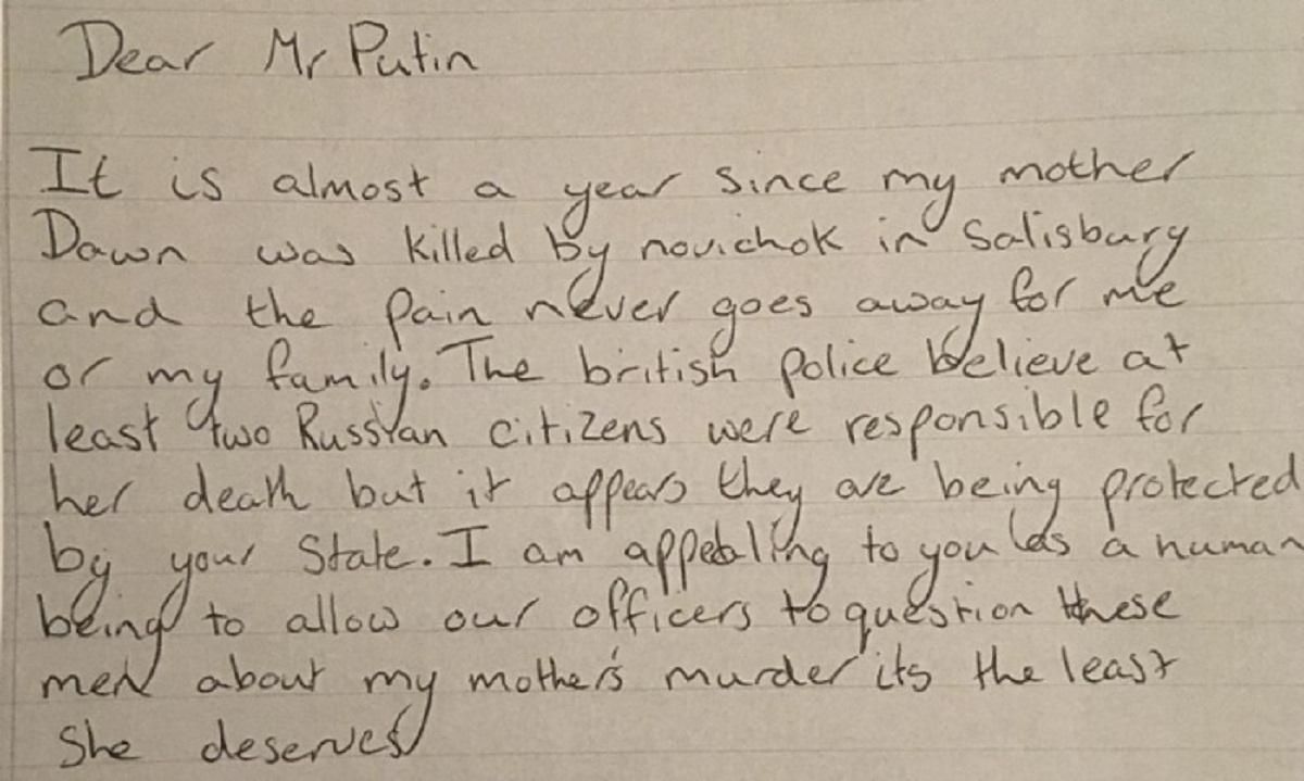 Посольство России в Великобритании опубликовало письмо сына погибшей в Эймсбери женщины Путину Посольство России в Великобритании опубликовало письмо сына погибшей в Эймсбери женщины Путину