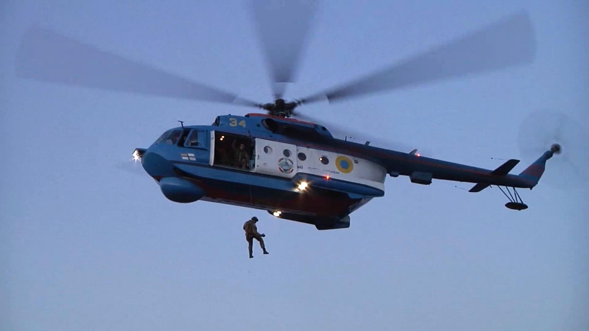 Під Миколаєвом тривають навчання морської авіації: фото та відео Під Миколаєвом тривають навчання морської авіації: фото та відео