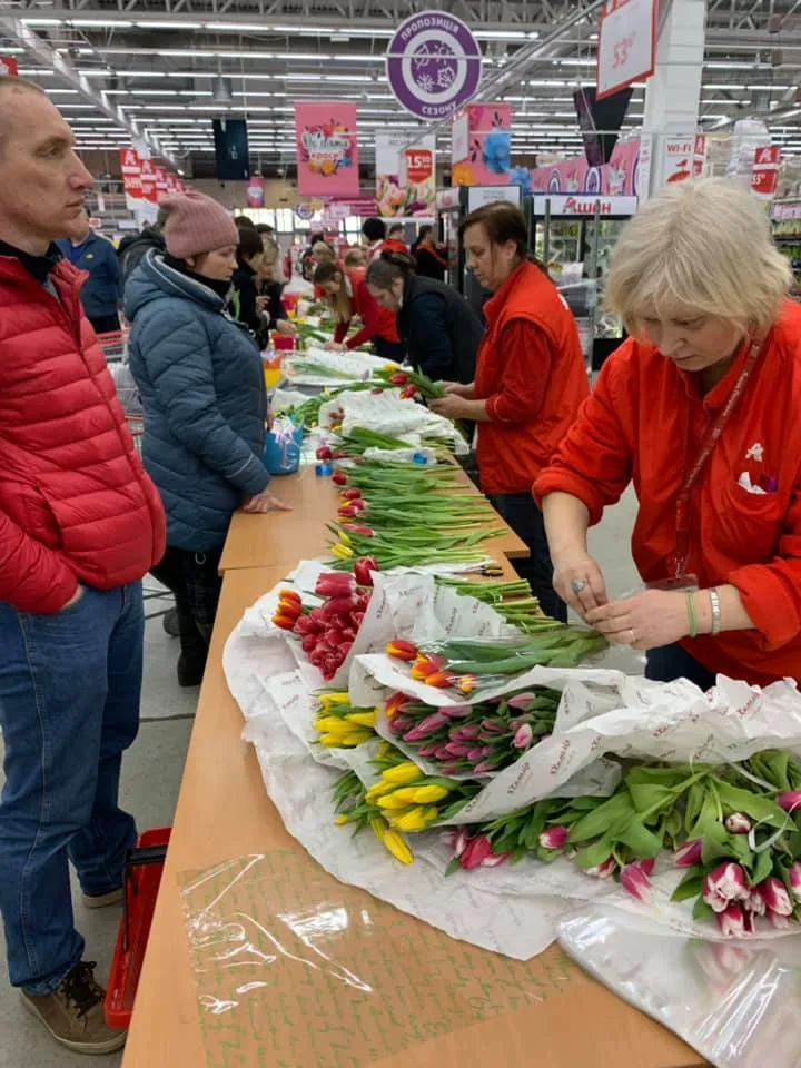 черга 8 березня квіти 