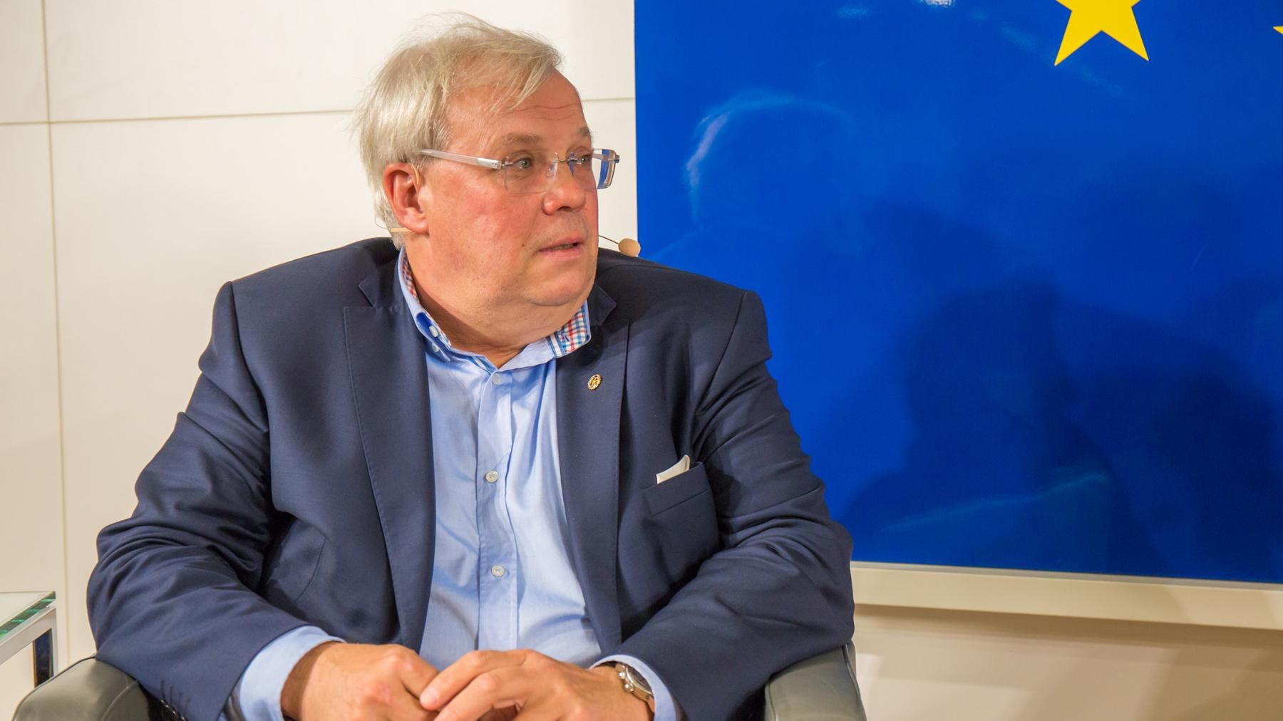 Пропагандисту Кремля з Австрії заборонили в'їзд на територію України Пропагандисту Кремля з Австрії заборонили в'їзд на територію України