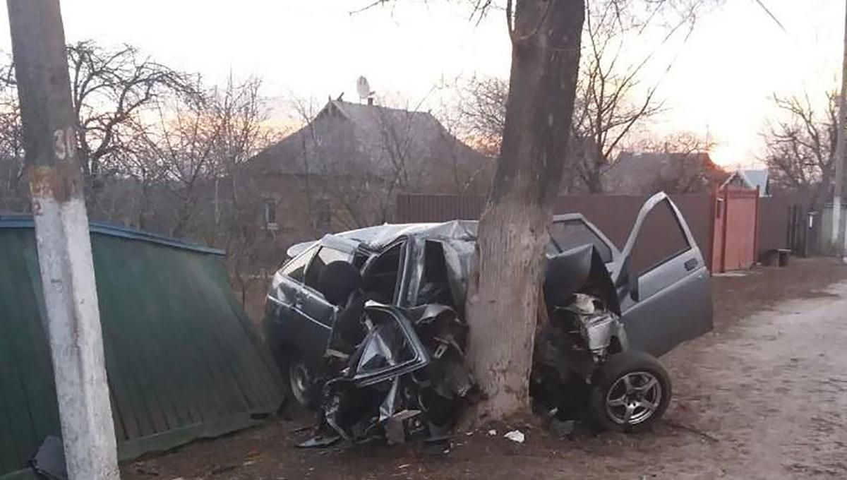 На Київщині трапилася страшна ДТП: загинули молоді хлопці та 16-річна дівчина На Київщині трапилася страшна ДТП: загинули молоді хлопці та 16-річна дівчина