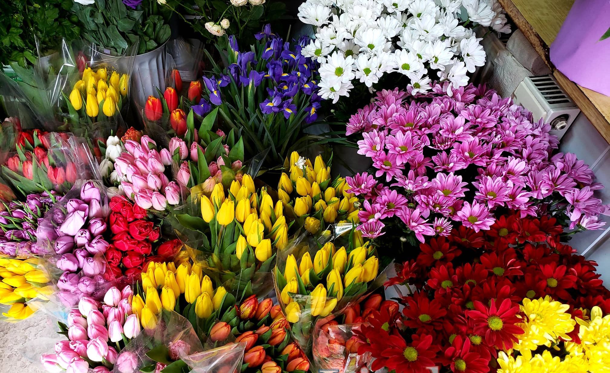 Скільки коштують квіти до 8 березня: ціни у Києві та Львові