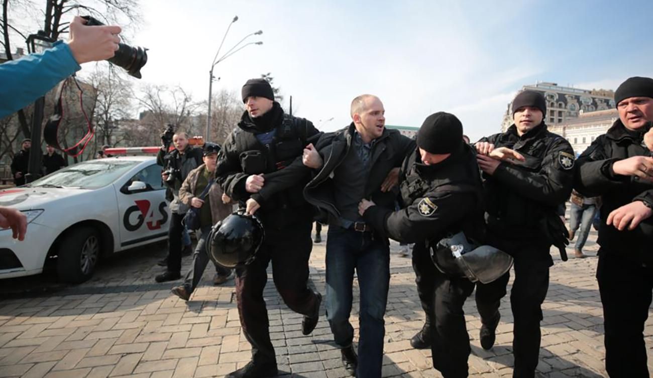 "Патріархат!" проти "Я – феміністка": конфлікт на Марші за права жінок у Києві "Патріархат!" проти "Я – феміністка": конфлікт на Марші за права жінок у Києві