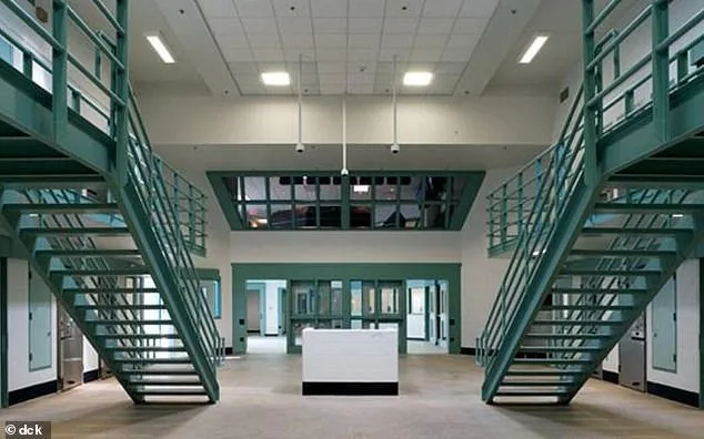 Манафорт, в'язниця, Club Fed, США 