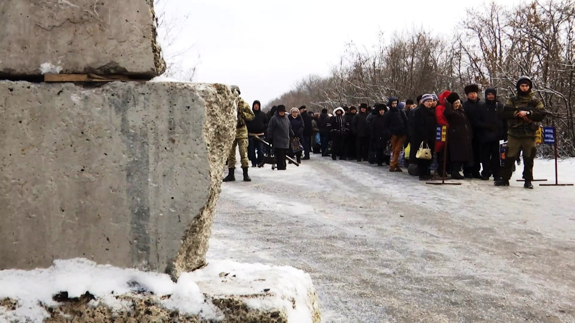 Гнітюча реальність: як живеться людям в окупованих Донецьку та Луганську