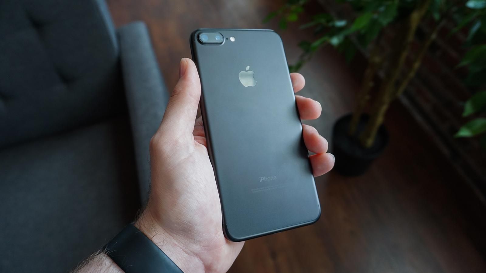 Apple ремонтуватиме iPhone із китайськими батареями