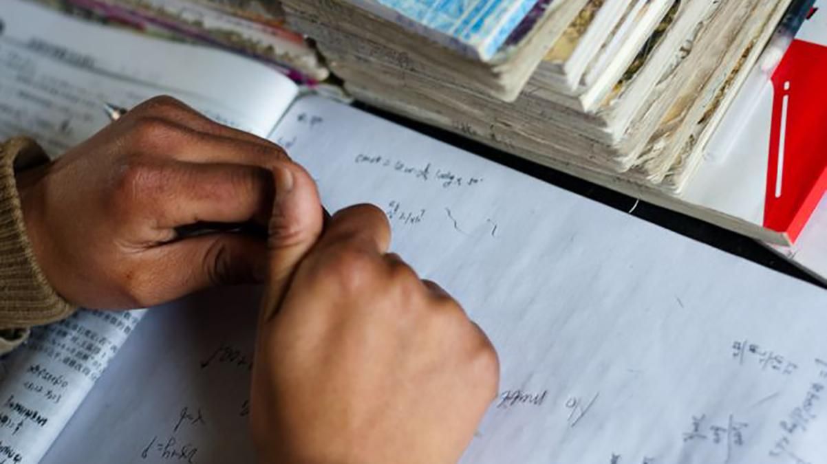 Китаянка відмовилась від сина через низькі оцінки дитини Китаянка відмовилась від сина через низькі оцінки дитини