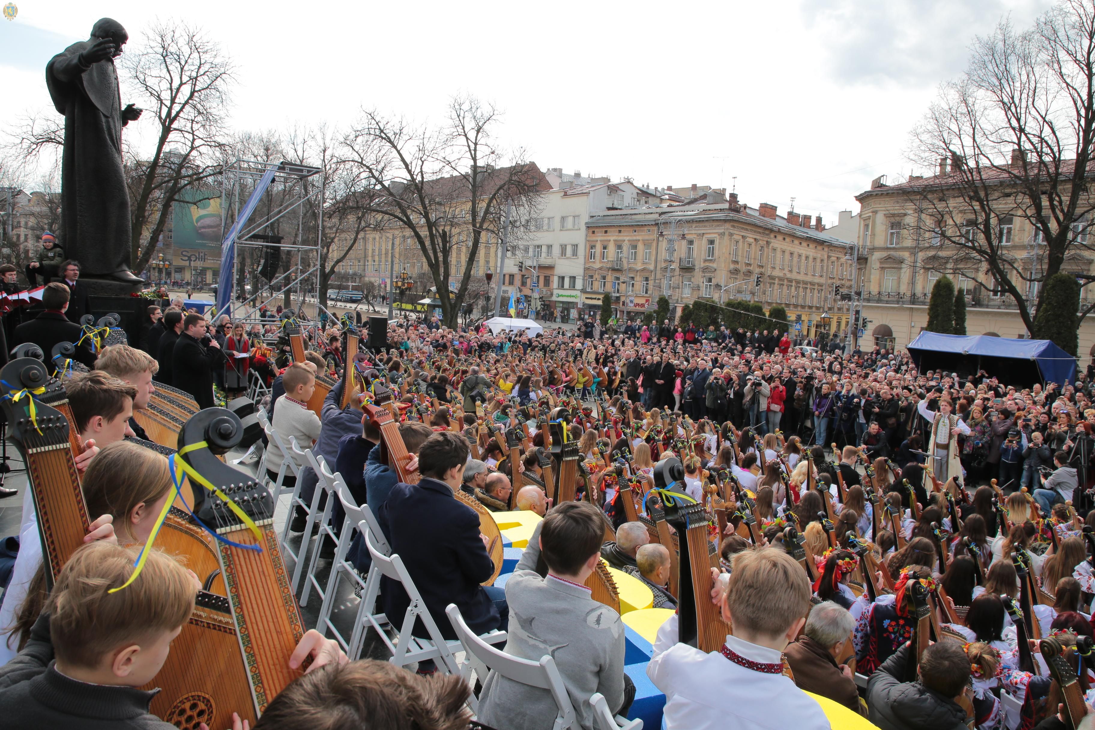 Бандуристы установили рекорд ко дню рождения Шевченко: увлекательное видео Бандуристы установили рекорд ко дню рождения Шевченко: увлекательное видео