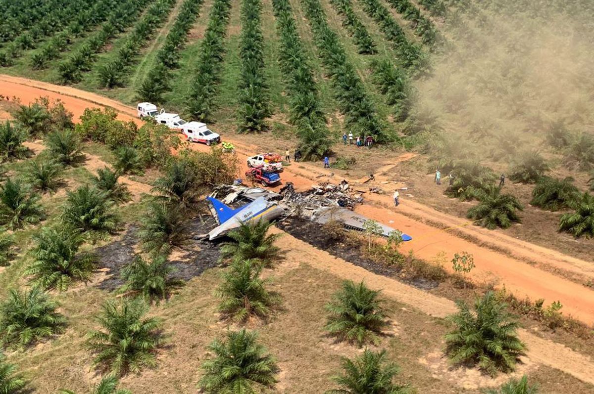 В Колумбии разбился самолет, много погибших: фото В Колумбии разбился самолет, много погибших: фото