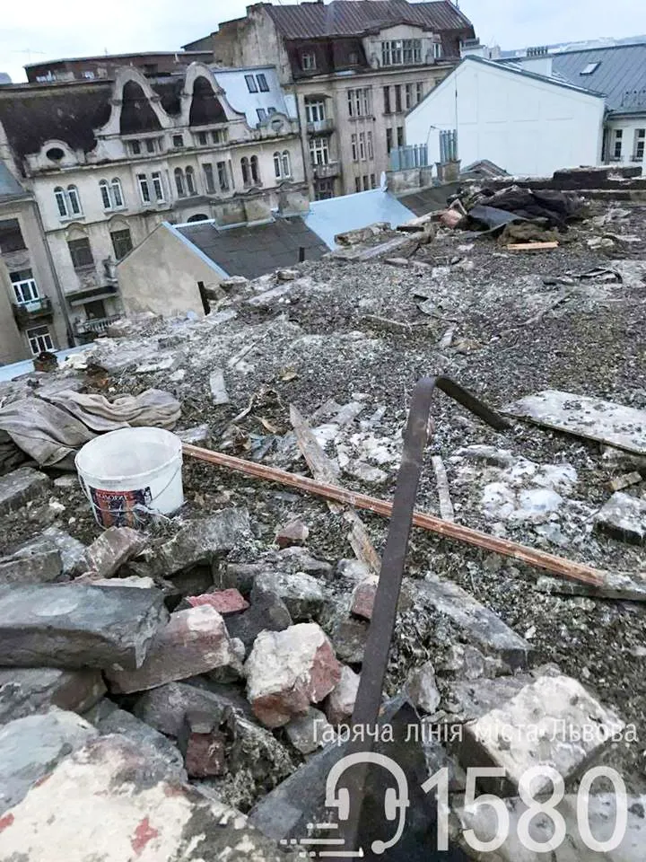 Львів вітер зірвало дах Львів вітер зірвало дах