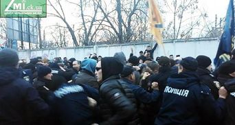 Столкновения в Черкассах во время выступления Порошенко: полиция задержала организаторов