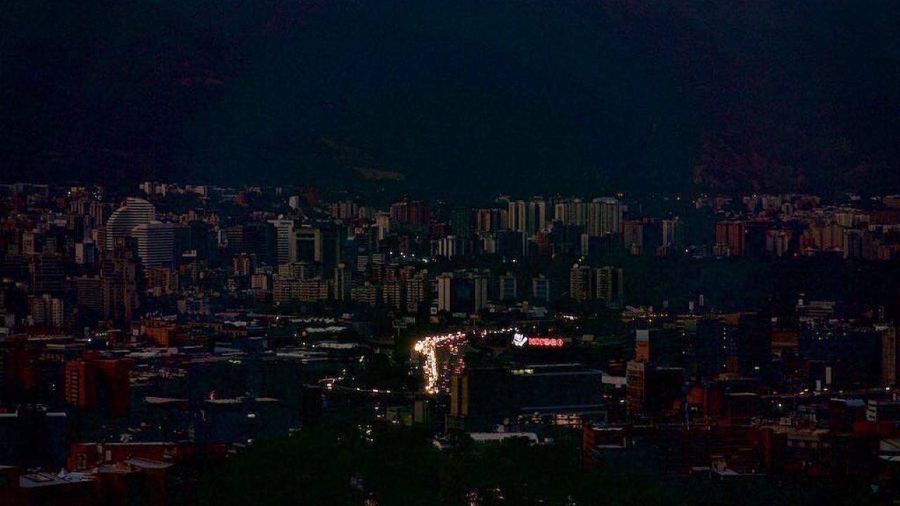 Армія взяла під охорону енергосистему Венесуели: Гуайдо вимагає запровадити надзвичайний стан