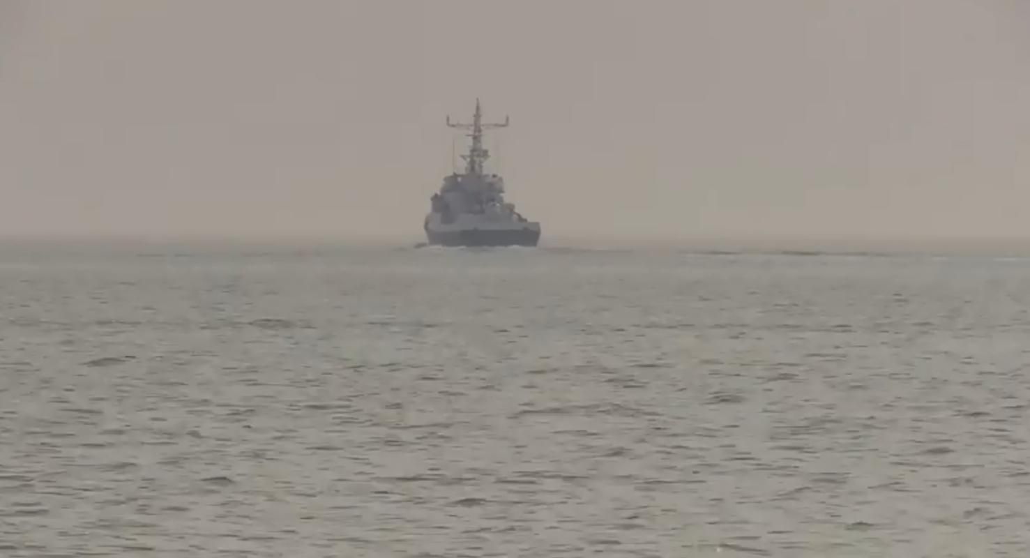 Нова провокація на Азові: корабель РФ зблизився з українським буксиром – відео