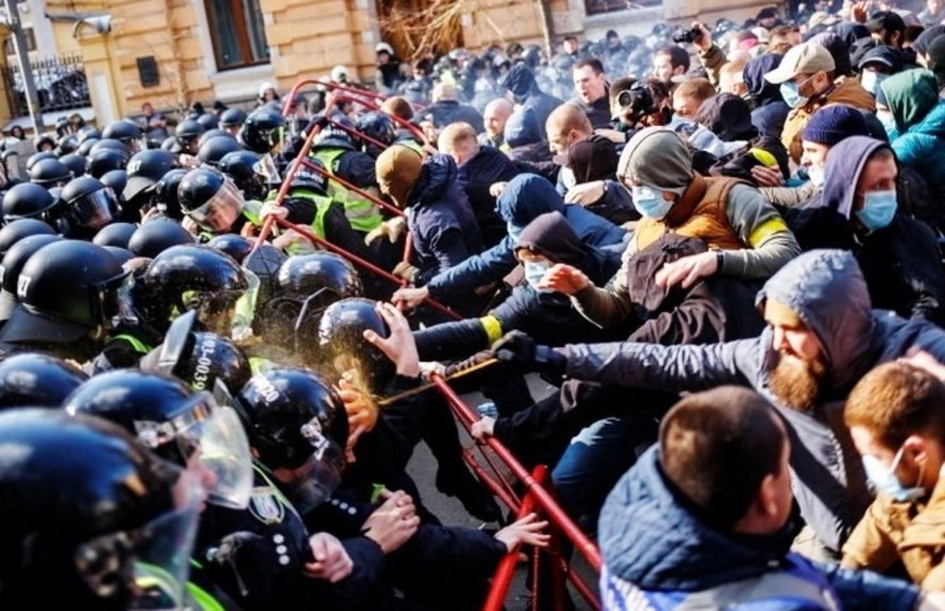 "Нацдружины" действуют на руку Кремлю, – нардепы о столкновениях полиции и националистов