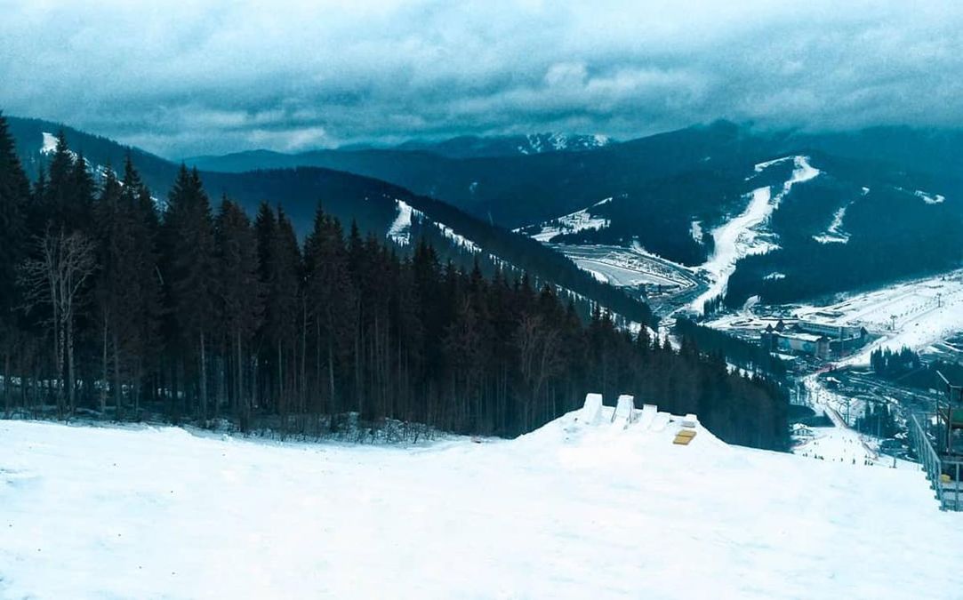 В Карпатах в начале весны выпало почти 2 метра снега: фото и видео