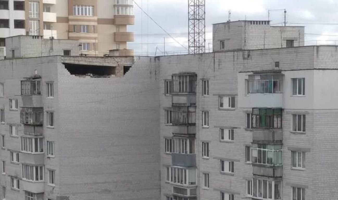 В Борисполе обрушилась стена многоквартирного дома: фото и видео В Борисполе обрушилась стена многоквартирного дома: фото и видео