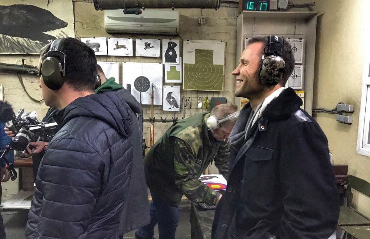 Кандидат в Президенти Юрій Дерев’янко виступає за право на захист за допомогою зброї Кандидат в Президенти Юрій Дерев’янко виступає за право на захист за допомогою зброї