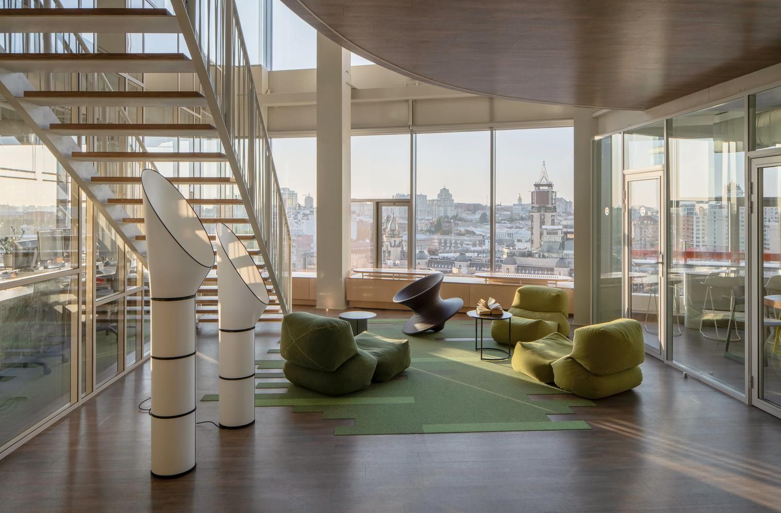 З мостом і місцями для сну: офіс Grammarly від українського Balbek Bureau З мостом і місцями для сну: офіс Grammarly від українського Balbek Bureau