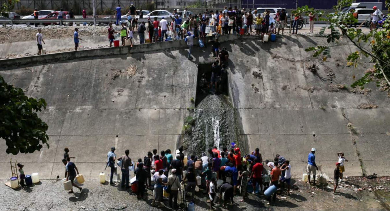 Криза у Венесуелі: до відключень електрики додалася нестача питної води