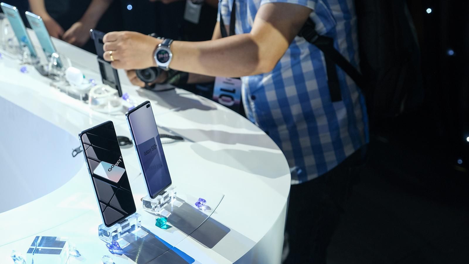 Samsung представить "бюджетний" флагман на Snapdragon 855