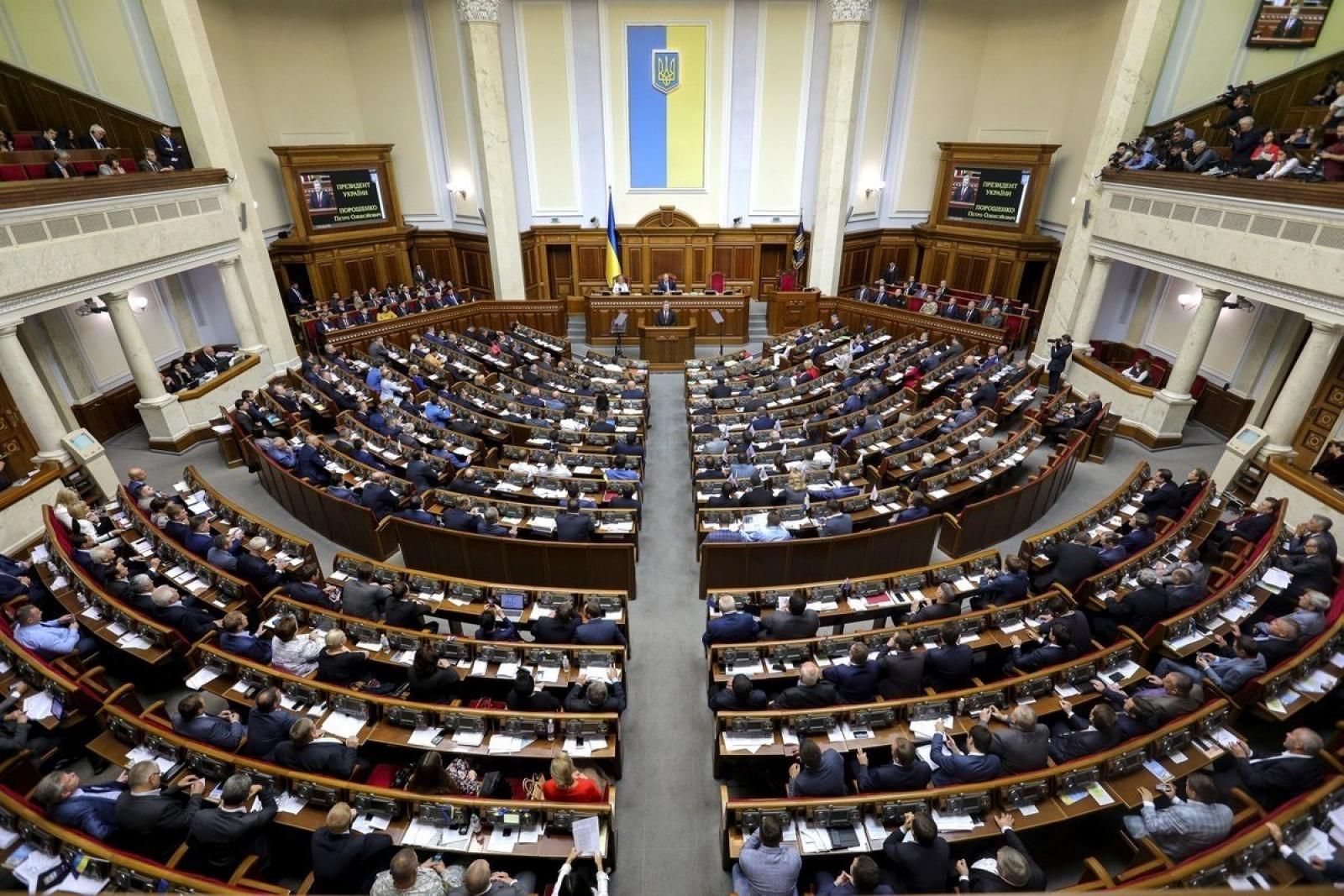 Депутати відтягують ухвалення мовного закону та скасовують поправки