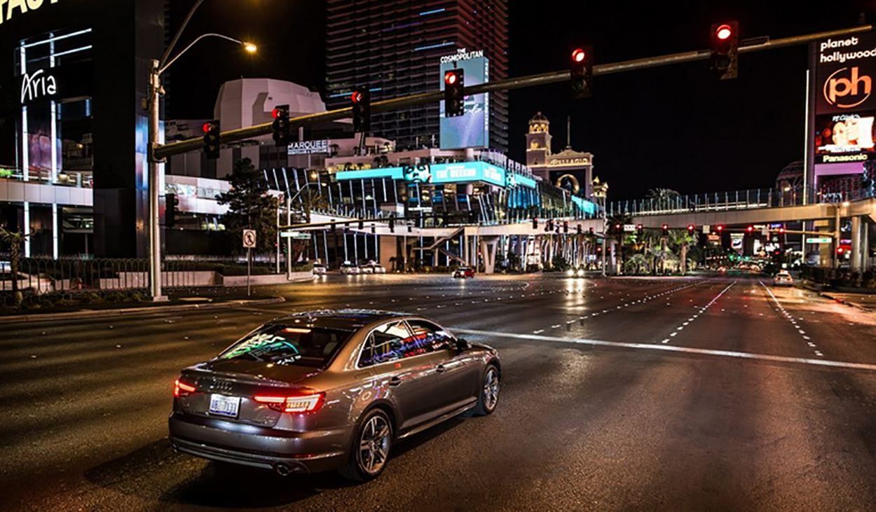 Audi випустила авто, яке уникає червоний сигнал світлофора: відео Audi випустила авто, яке уникає червоний сигнал світлофора: відео