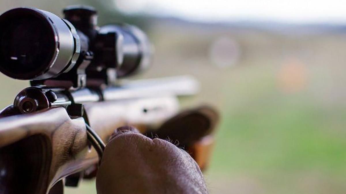 Ворожий снайпер обстріляв позиції українських військових: є поранені Ворожий снайпер обстріляв позиції українських військових: є поранені