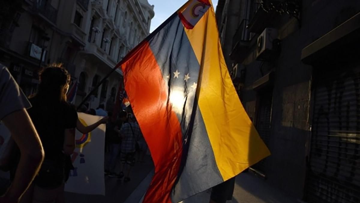 Повна темрява у Венесуелі: чи відновлять енергопостачання в країні Повна темрява у Венесуелі: чи відновлять енергопостачання в країні