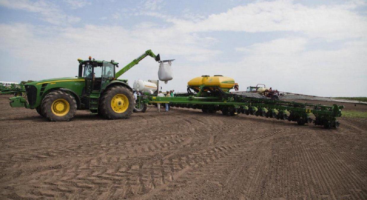 Группа компаний "Укрлендфарминг" начала весенне-полевые работы в шести областях Украины Группа компаний "Укрлендфарминг" начала весенне-полевые работы в шести областях Украины