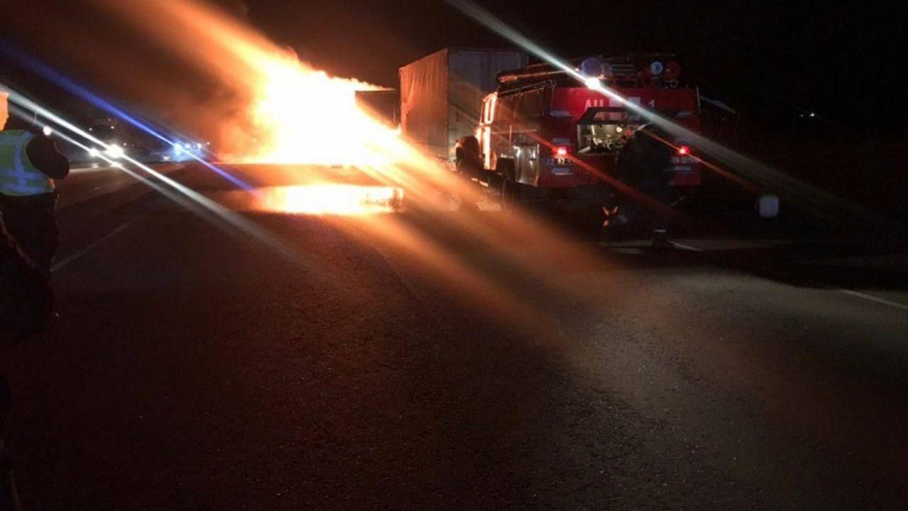 На трасі Київ – Одеса під час руху спалахнула вантажівка: дорогу перекрили На трасі Київ – Одеса під час руху спалахнула вантажівка: дорогу перекрили