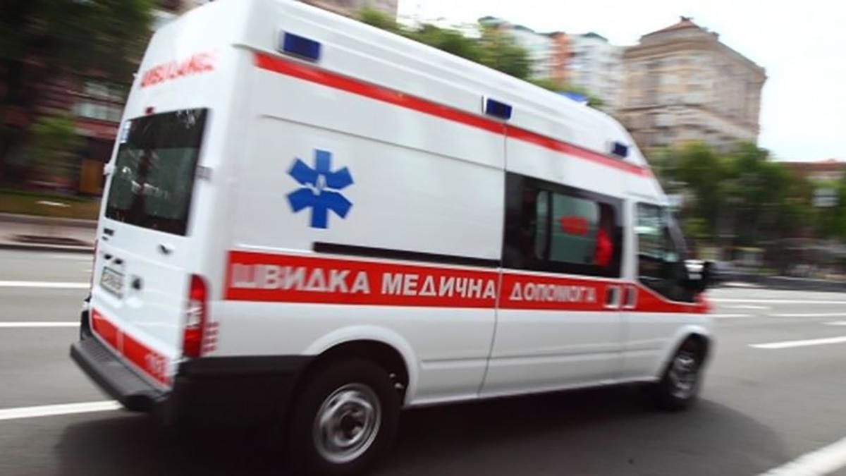 Врача облили неизвестным веществом в Киеве: полиция разыскивает злоумышленника Врача облили неизвестным веществом в Киеве: полиция разыскивает злоумышленника