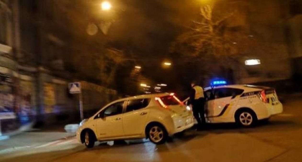 В Киеве поолиция перекрыла улицы вокруг Администрации президента В Киеве поолиция перекрыла улицы вокруг Администрации президента