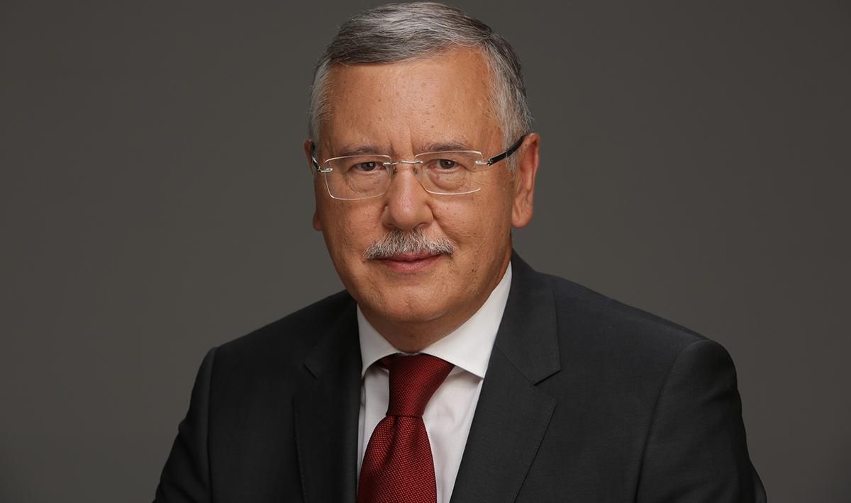 Гриценко розповів правду про свій будинок за містом Гриценко розповів правду про свій будинок за містом