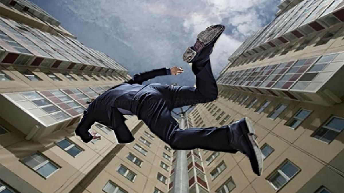 В Одесі конфлікт між приятелями закінчився викинутою з вікна людиною В Одесі конфлікт між приятелями закінчився викинутою з вікна людиною