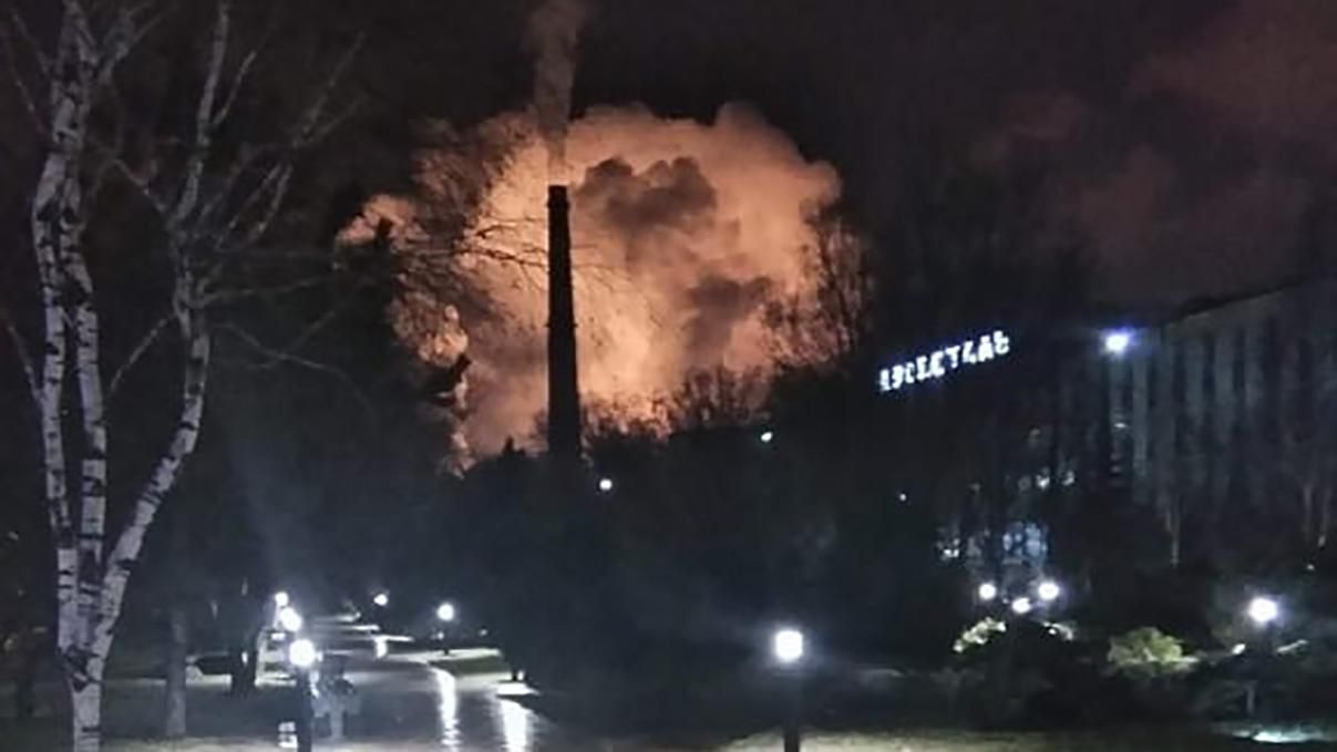 Маріупольці сповістили про масштабну пожежу на "Азовсталі": це виявилося технологічним процесом Маріупольці сповістили про масштабну пожежу на "Азовсталі": це виявилося технологічним процесом