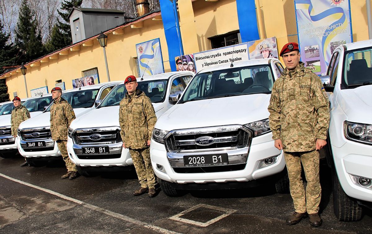 Збройні сили України отримали півсотні авто від Канади: фото