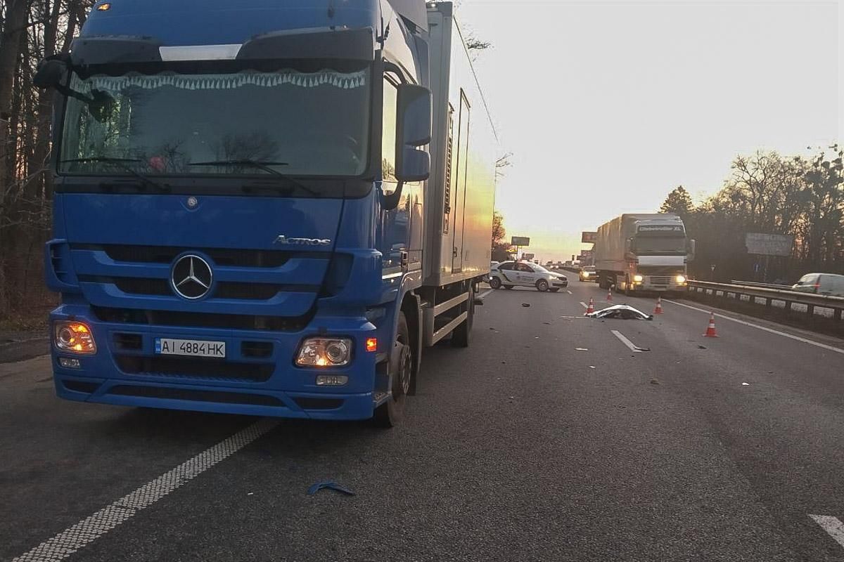 Подвійне ДТП під Києвом, жінка загинула на місці: фото Подвійне ДТП під Києвом, жінка загинула на місці: фото