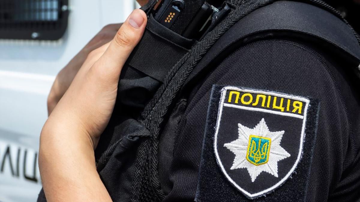 Вооруженный мужчина бросил гранату в сторону полицейских на Днепропетровщине: фото и видео