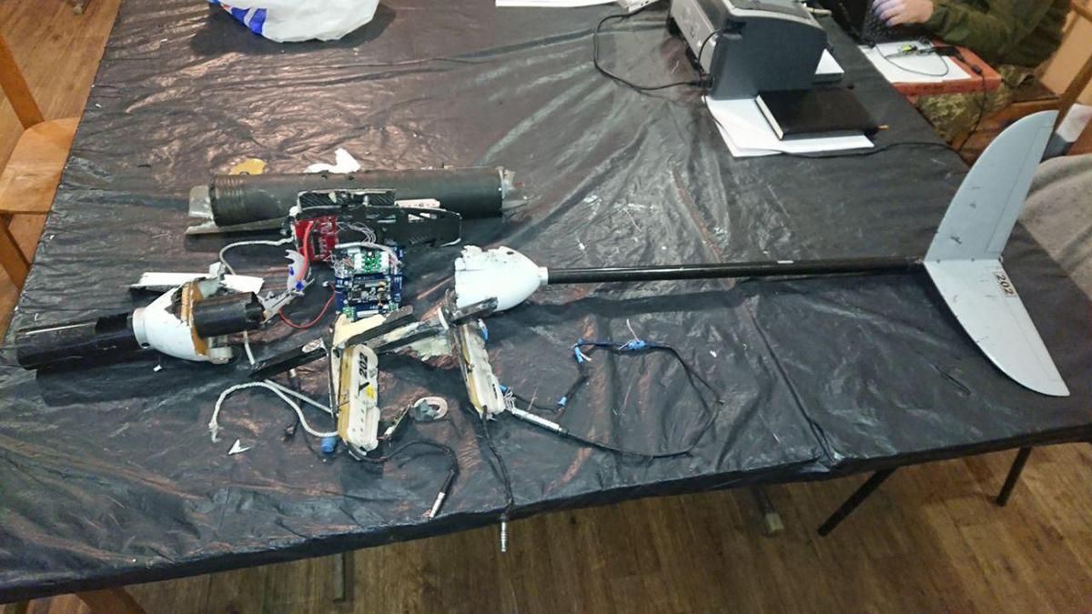 Українські військові збили дрон окупантів на Донбасі: фото та відео Українські військові збили дрон окупантів на Донбасі: фото та відео