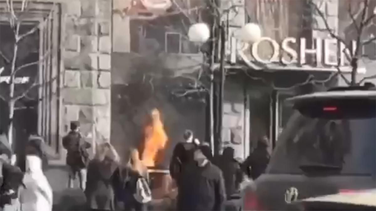 В Киеве за сутки дважды горел Roshen: фото и видео (обновлено) В Киеве за сутки дважды горел Roshen: фото и видео (обновлено)