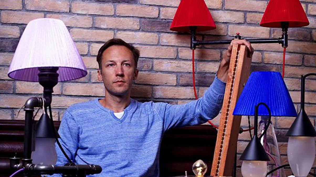 "Странные светильники" Филиппа Ковалевского: как подручные предметы превратить в светлое дело